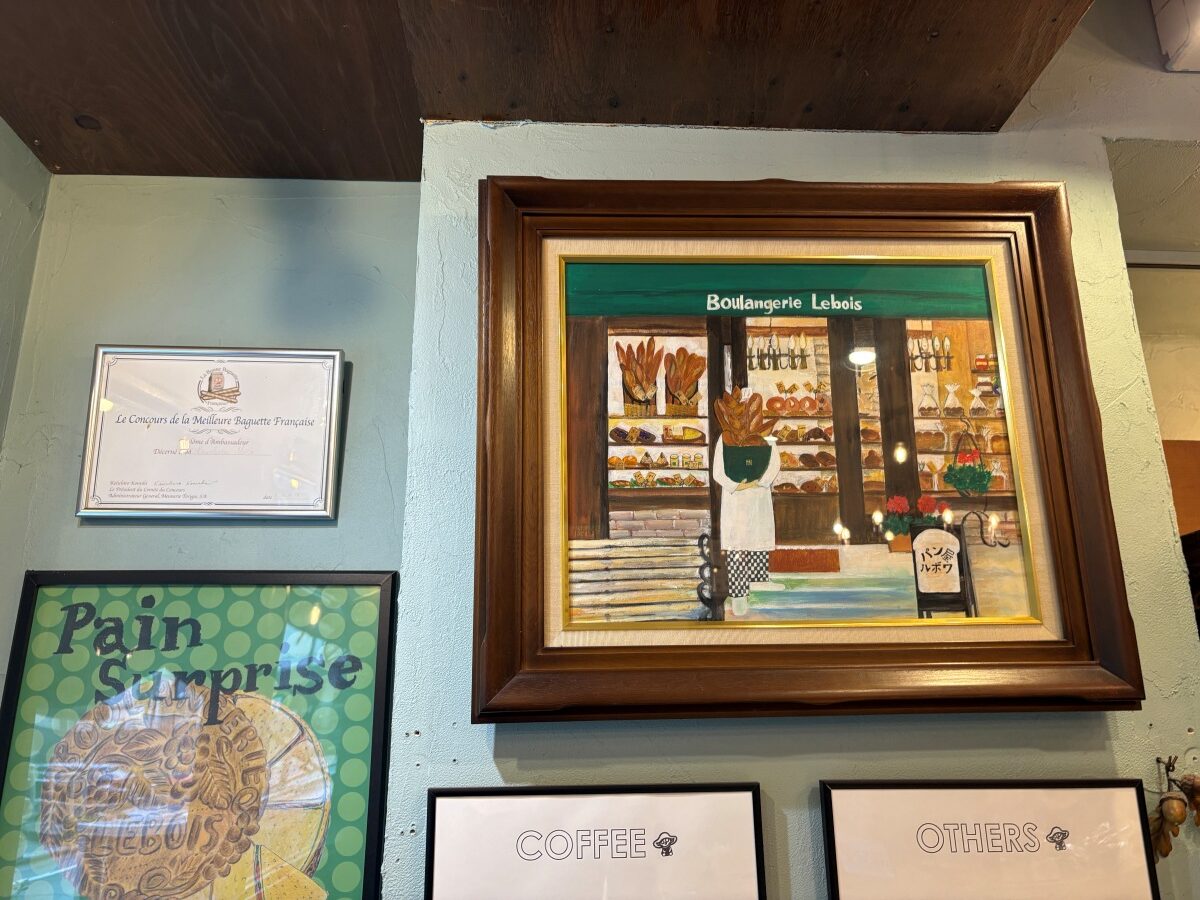 boulangerie LEBOIS（ブーランジェリー ルボワ）店内に飾られている絵画