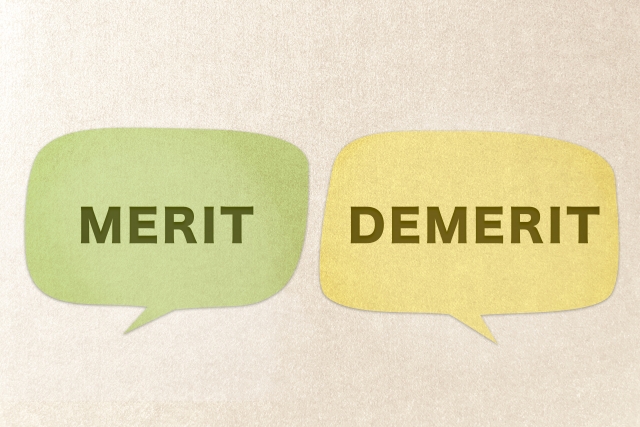 「MERIT」「DEMERIT」と記載された吹き出しが横並びになっている画像